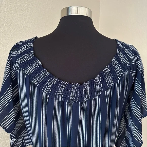 Abercrombie & Fitch off the shoulder Crop Navy blue striped blouse Size L - Picture 11 of 14